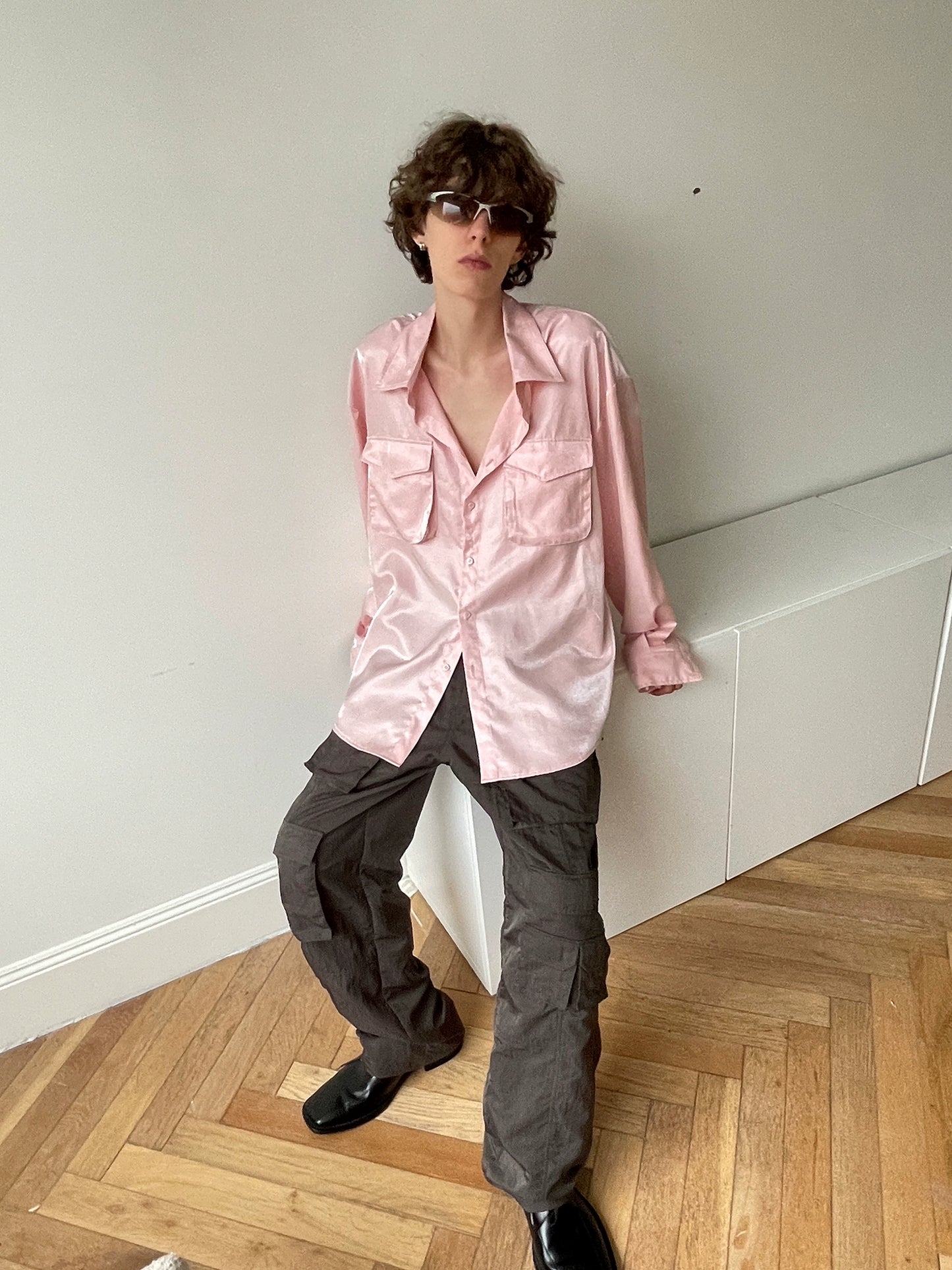 Delivery Pale pink long-sleeved shirt
